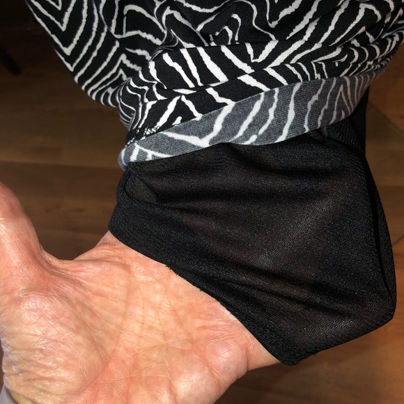 Keyhole Neckline Dress - Picture 5 of 7